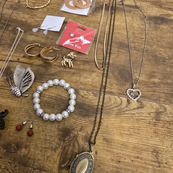 Jewerly Lot Of 15, Necklaces, Pendants, Earrings, Bracelets. Nothing Broken - Picture 4 of 6